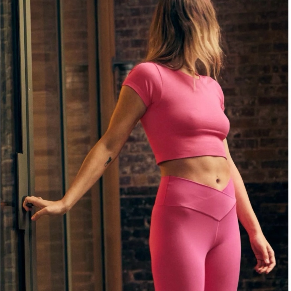 OFFLINE Aerie Sidewalk Seamless Cropped Compression Athletic Tee | Pink Medium